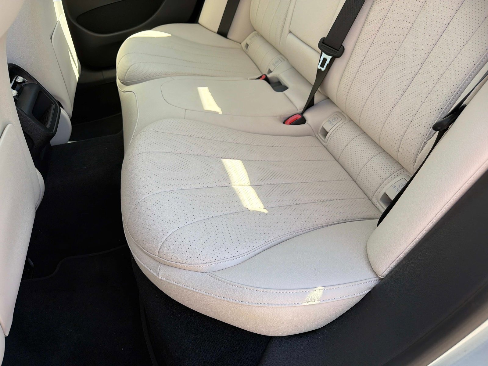 Used 2025 Mercedes-Benz E 350 4MATIC Sedan image 13