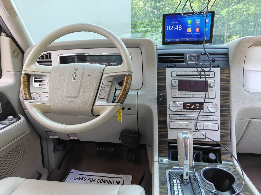Used 2010 Lincoln Navigator 4WD image 29