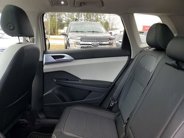 Certified 2025 Volkswagen Taos SE w/ Panoramic Sunroof Package image 10