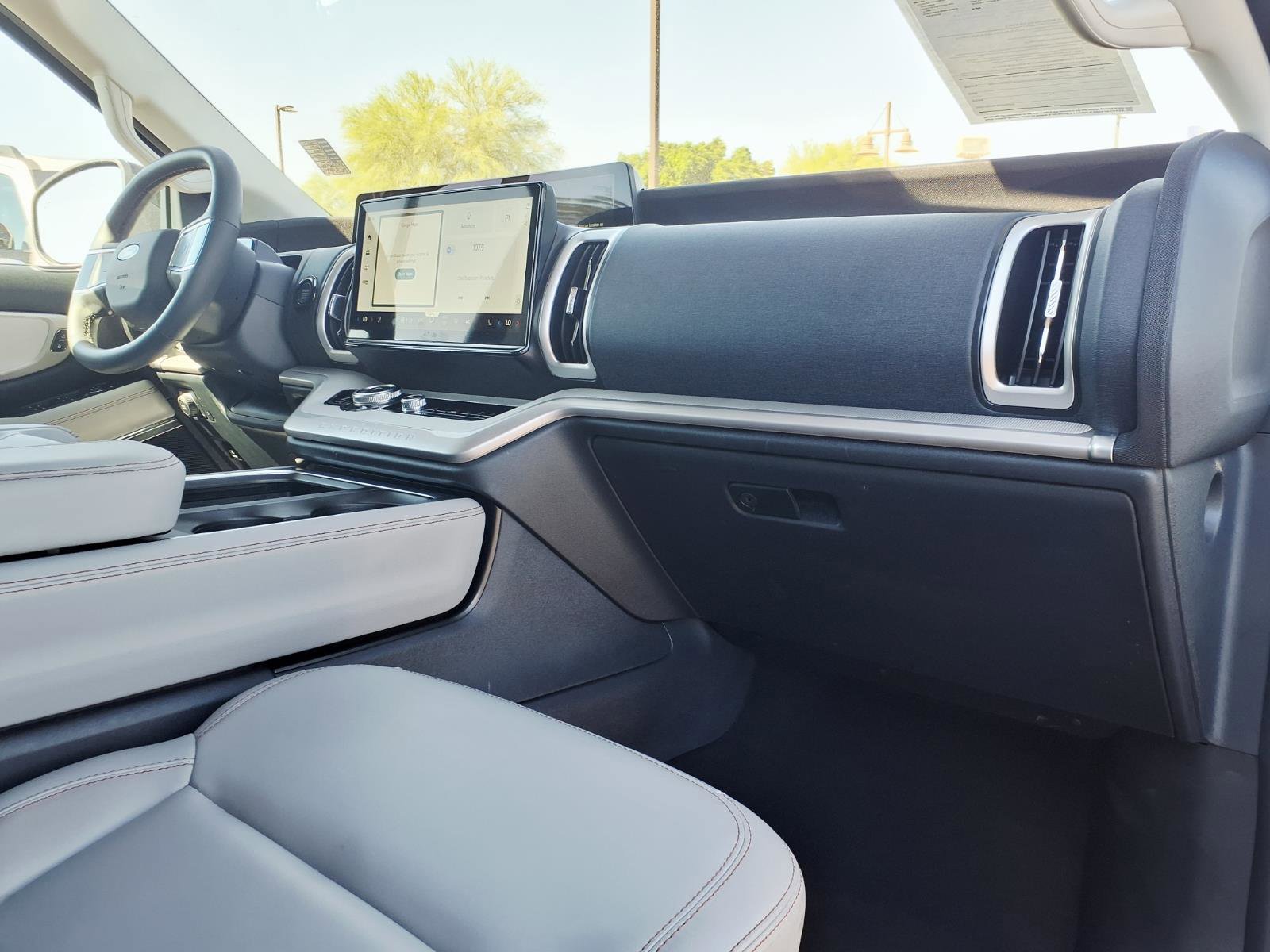 Certified 2025 Ford Expedition Active image 10