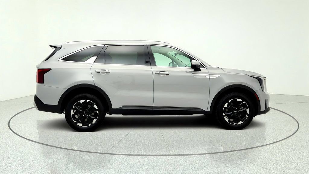 Used 2025 Kia Sorento S AWD/4WD image 4