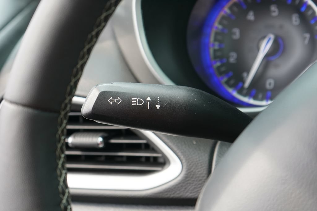 Used 2025 Chrysler Pacifica Select FWD image 16