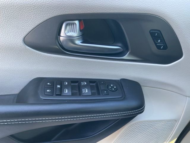Certified 2023 Chrysler Pacifica Touring-L image 20