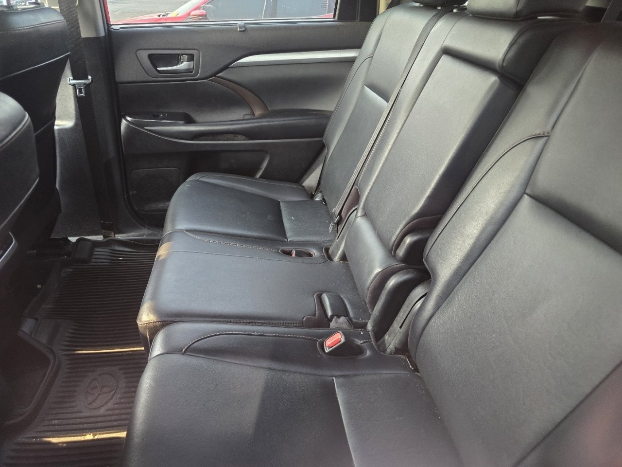 Used 2019 Toyota Highlander XLE FWD image 22