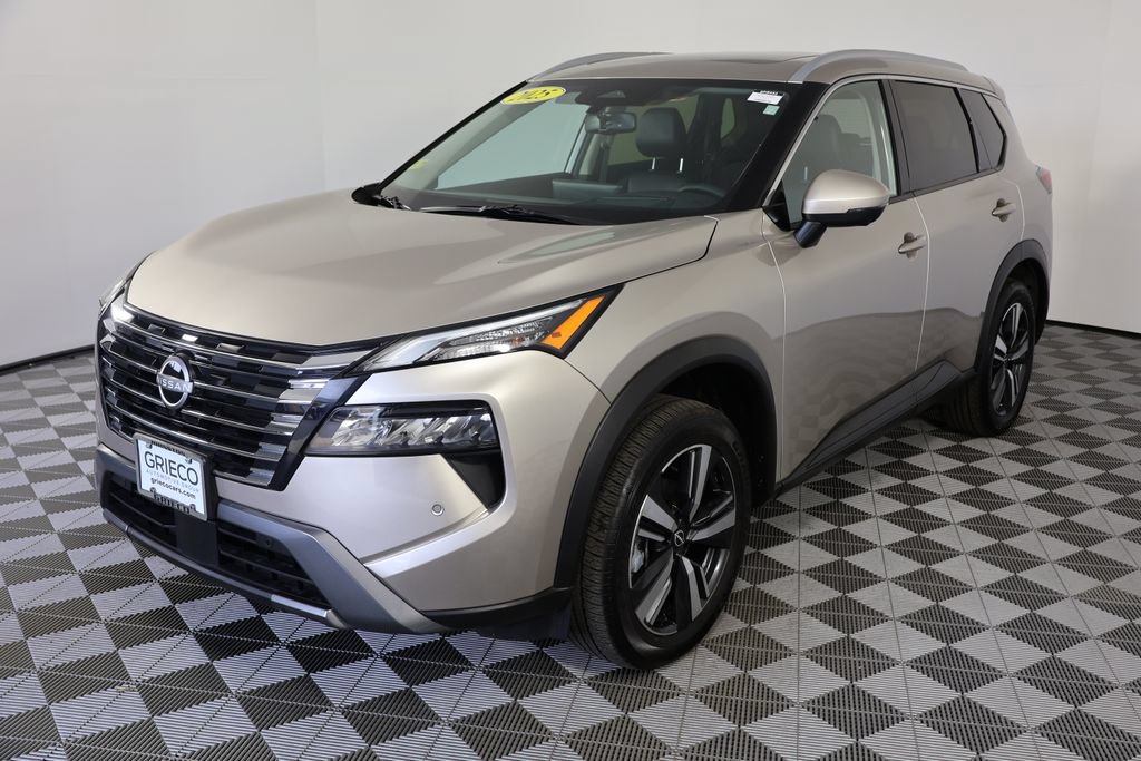 Used 2025 Nissan Rogue SL w/ SL Premium Package AWD/4WD image 3