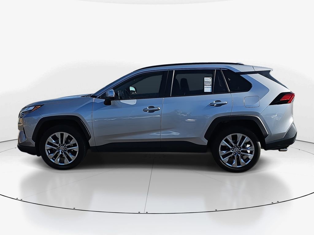 Used 2023 Toyota RAV4 XLE Premium image 4