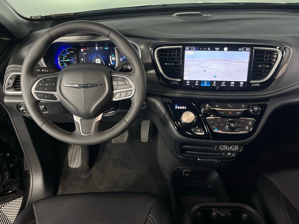 Used 2025 Chrysler Pacifica Select w/ Uconnect Theater Family Group image 13