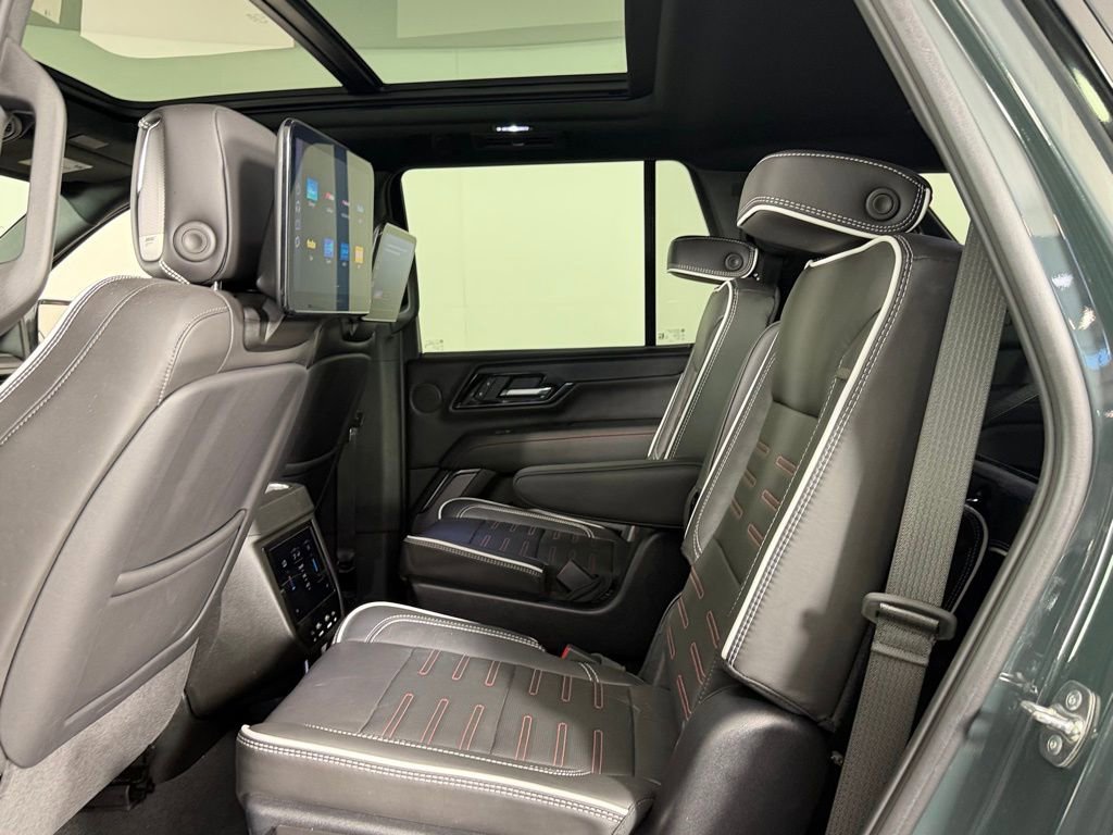 Used 2025 GMC Yukon AT4 Ultimate AWD/4WD image 28