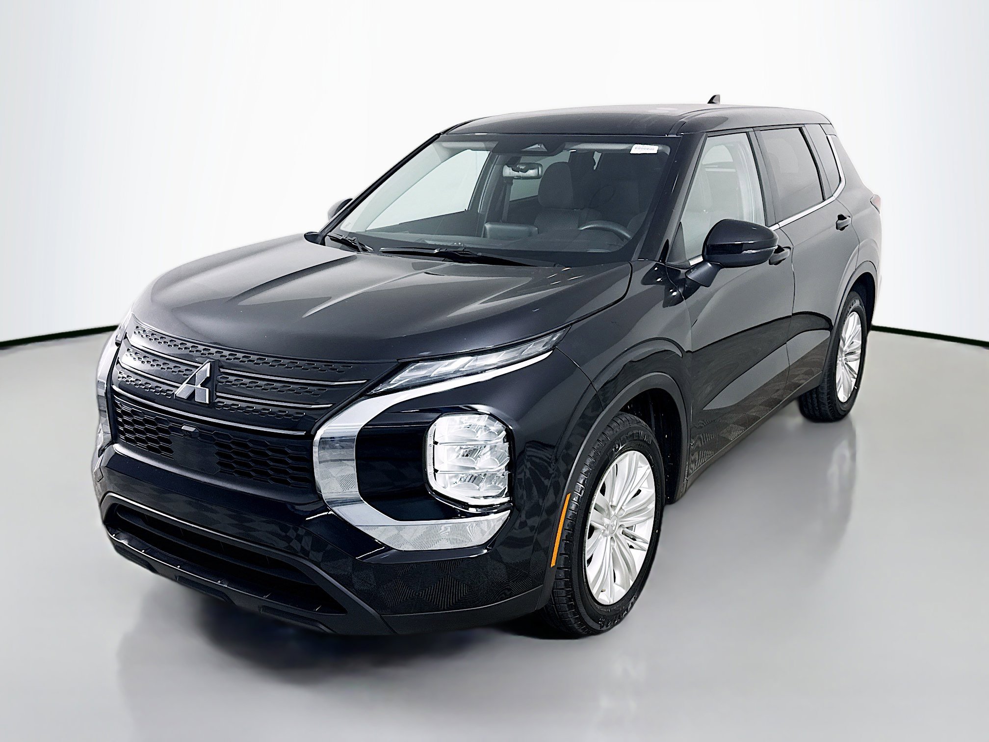 Used 2024 Mitsubishi Outlander ES image 4