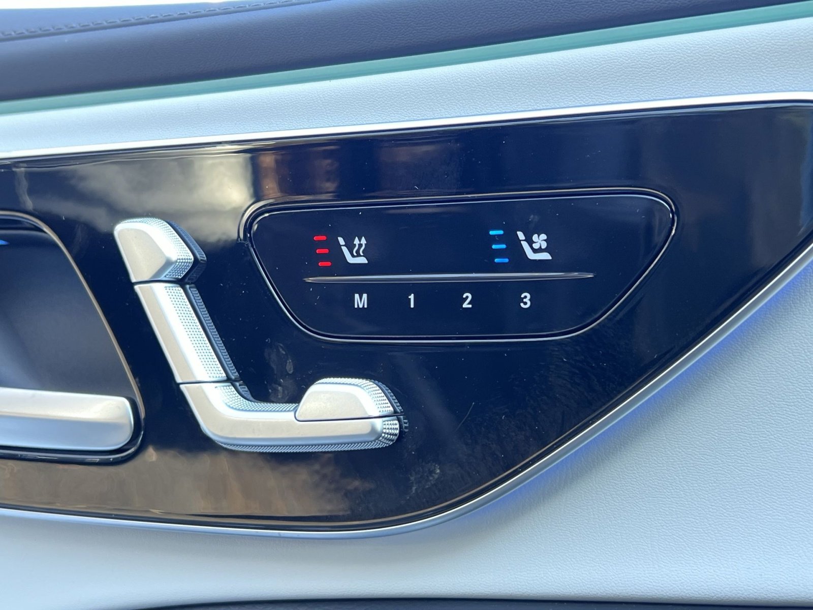 New 2026 Mercedes-Benz E 450 4MATIC Sedan image 34