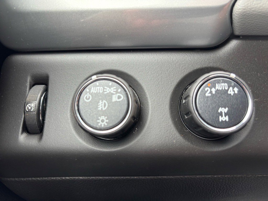 Used 2018 Chevrolet Suburban LT w/ Luxury Package image 26