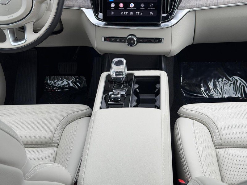 Certified 2025 Volvo XC90 T8 Ultra AWD/4WD image 15