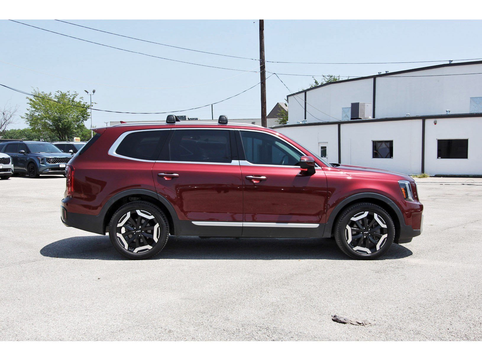 Certified 2023 Kia Telluride S w/ S Sunroof Package AWD/4WD image 2
