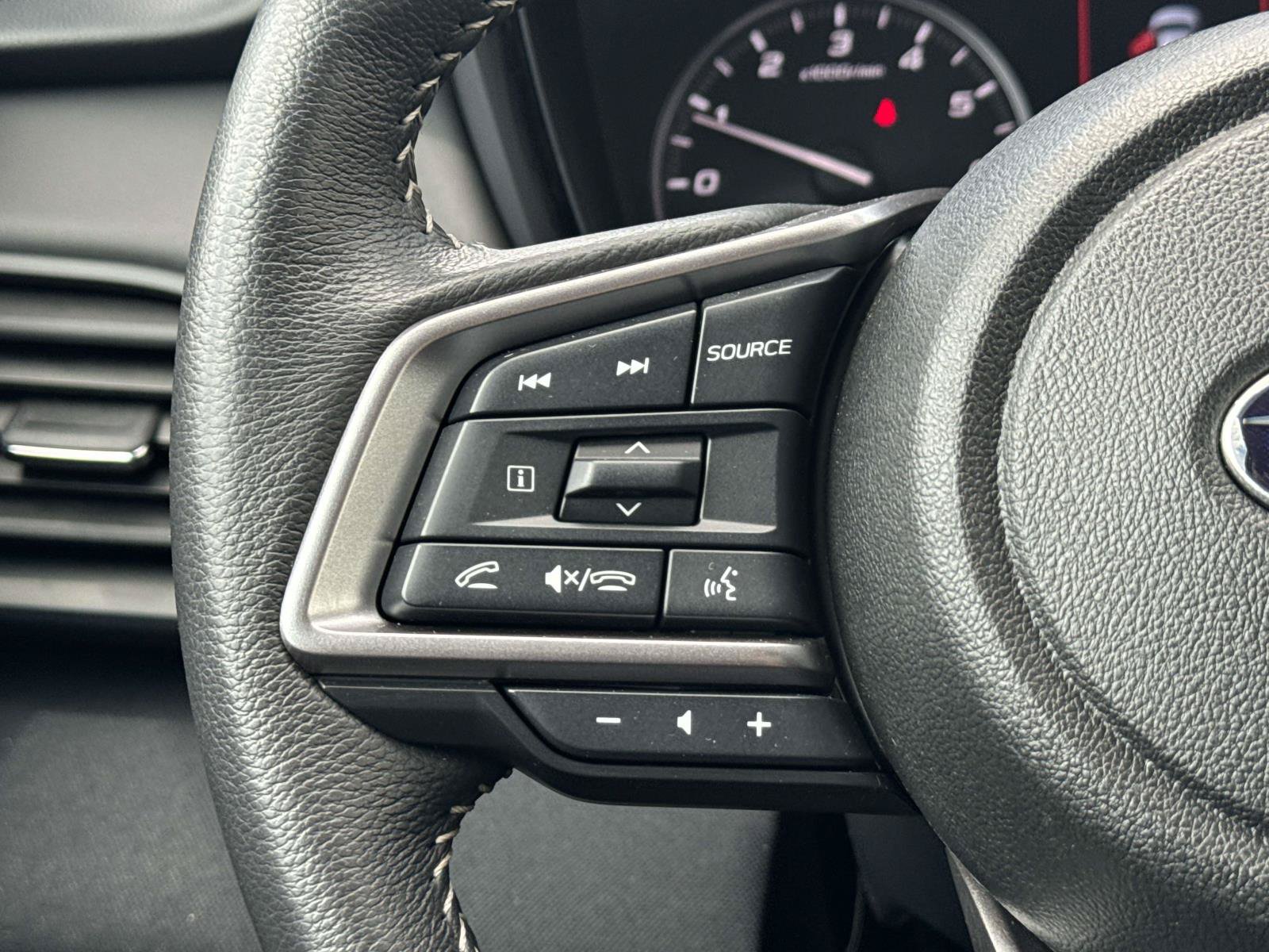 Used 2025 Subaru Outback Premium AWD/4WD image 9
