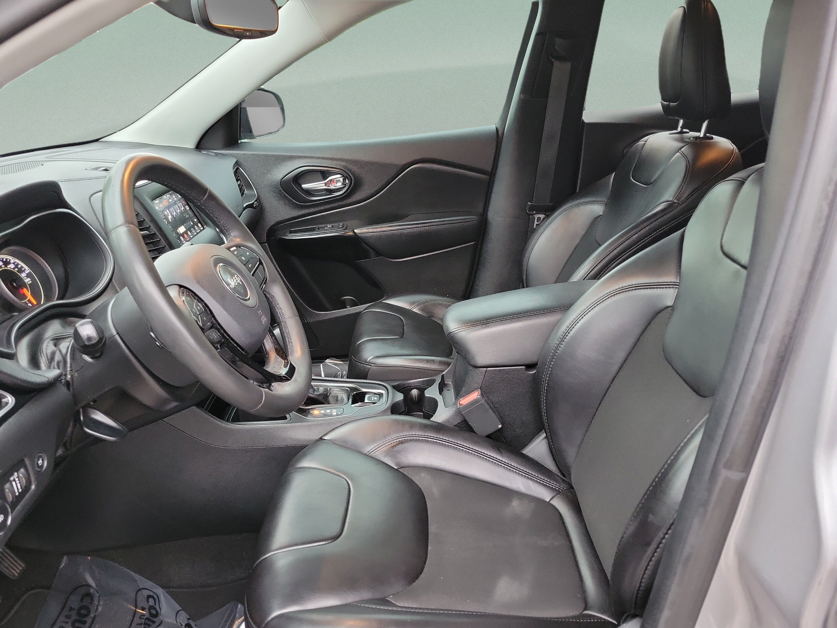 Used 2020 Jeep Cherokee Latitude Plus FWD image 19