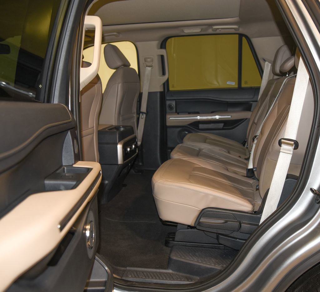 Used 2024 Ford Expedition Limited image 4