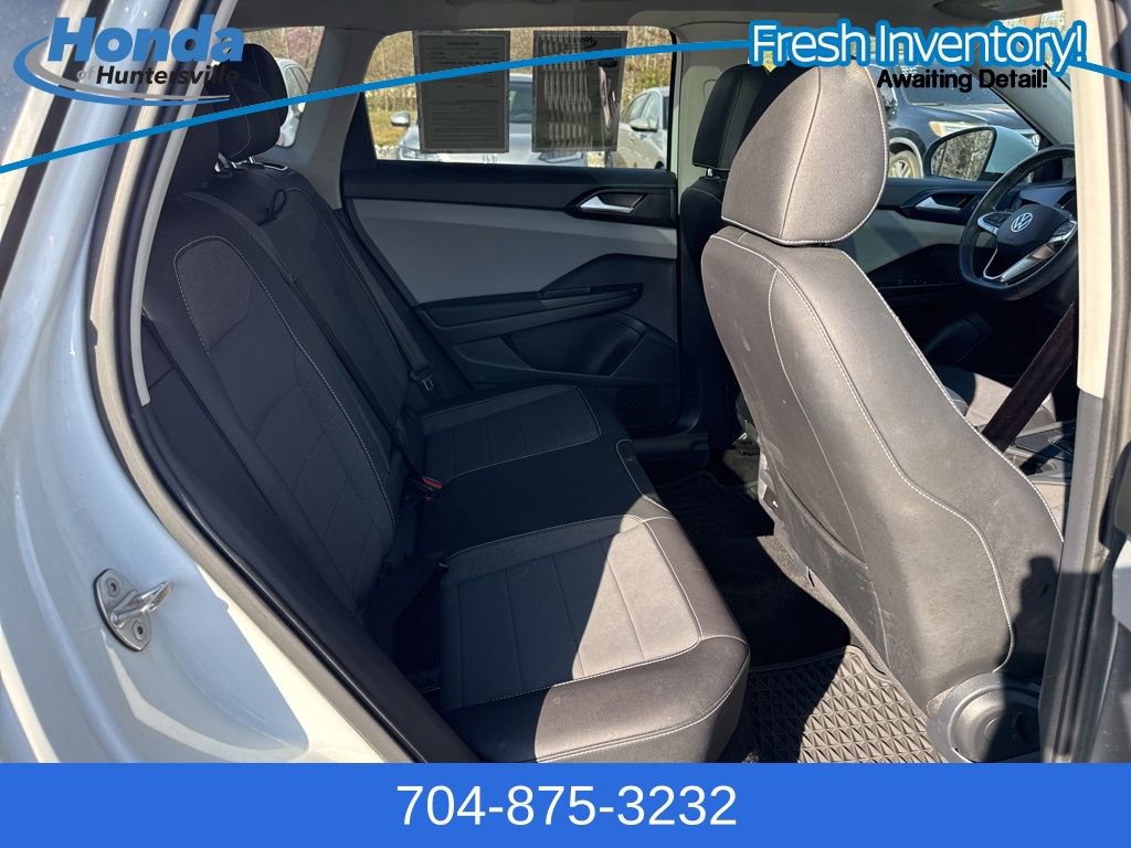 Used 2023 Volkswagen Taos SE w/ Panoramic Sunroof Package image 11