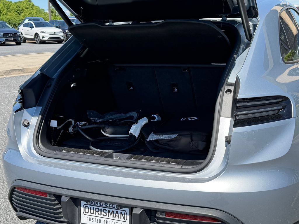 Used 2025 Porsche Macan 4 Electric AWD/4WD image 20