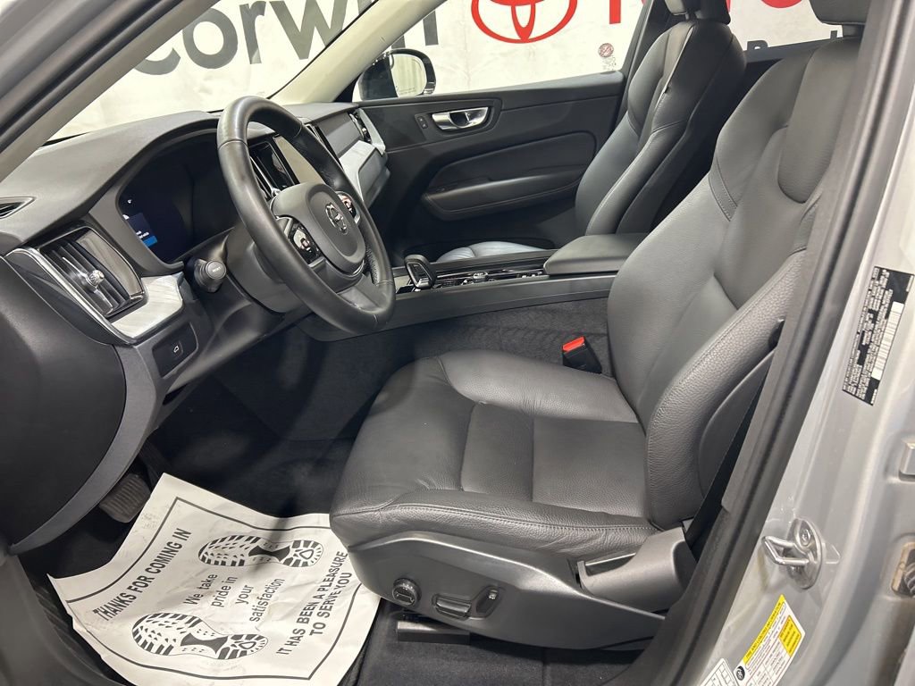 Used 2025 Volvo XC60 B5 Plus image 23