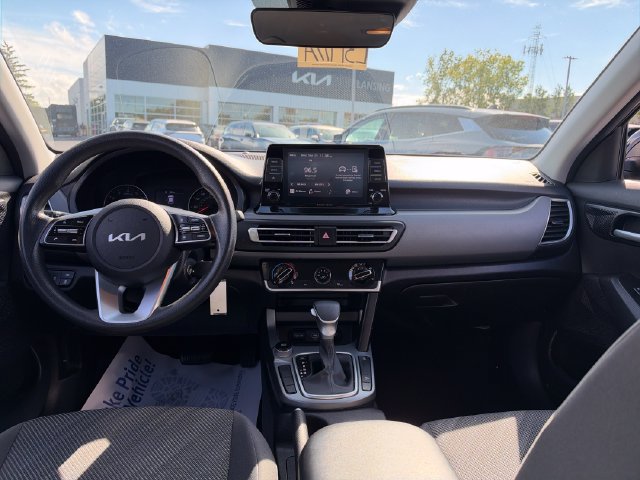 Used 2023 Kia Seltos LX AWD/4WD image 15