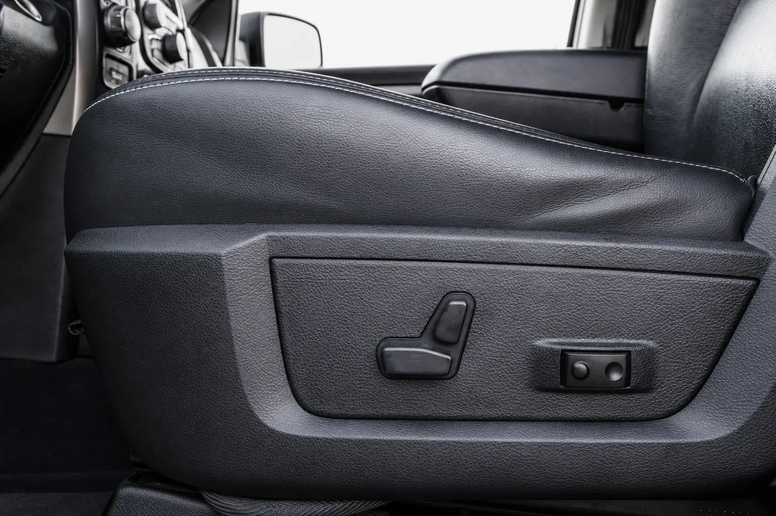 Used 2014 RAM 1500 Sport w/ Sport Premium Group AWD/4WD image 12