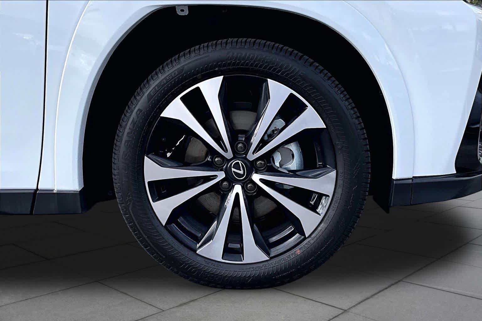 New 2026 Lexus UX 300h AWD w/ Cold Area Package image 9