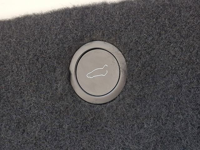 Used 2022 Tesla Model X image 33