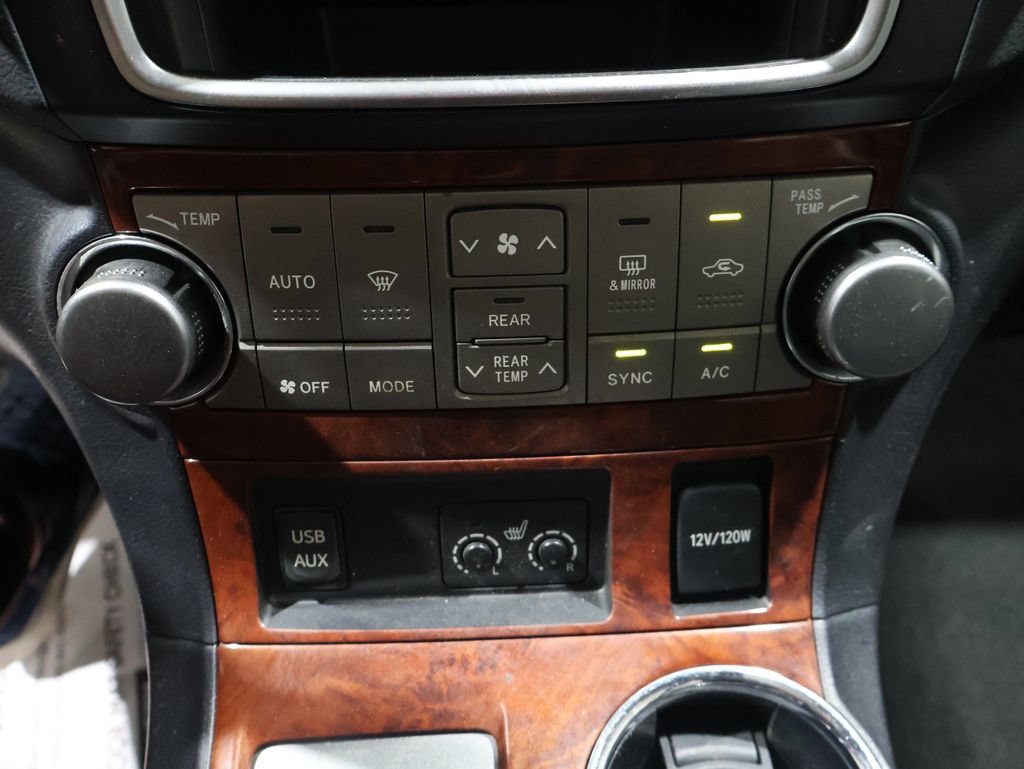 Used 2013 Toyota Highlander Limited AWD/4WD image 30