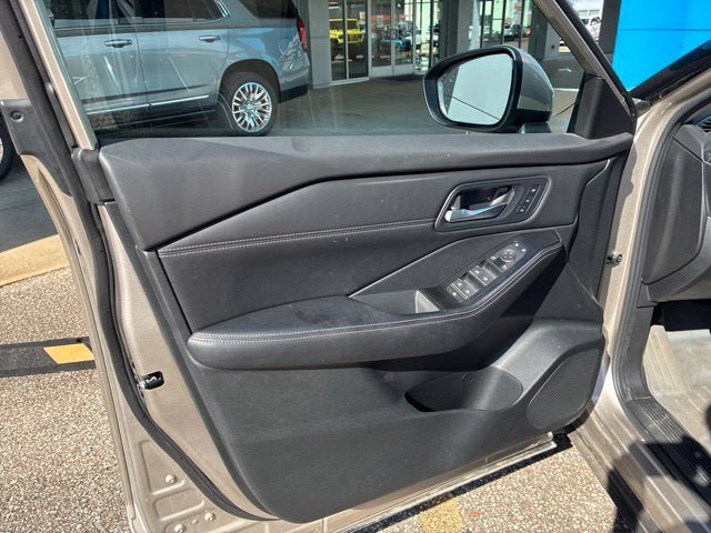 Used 2024 Nissan Rogue SL w/ SL Premium Package AWD/4WD image 9