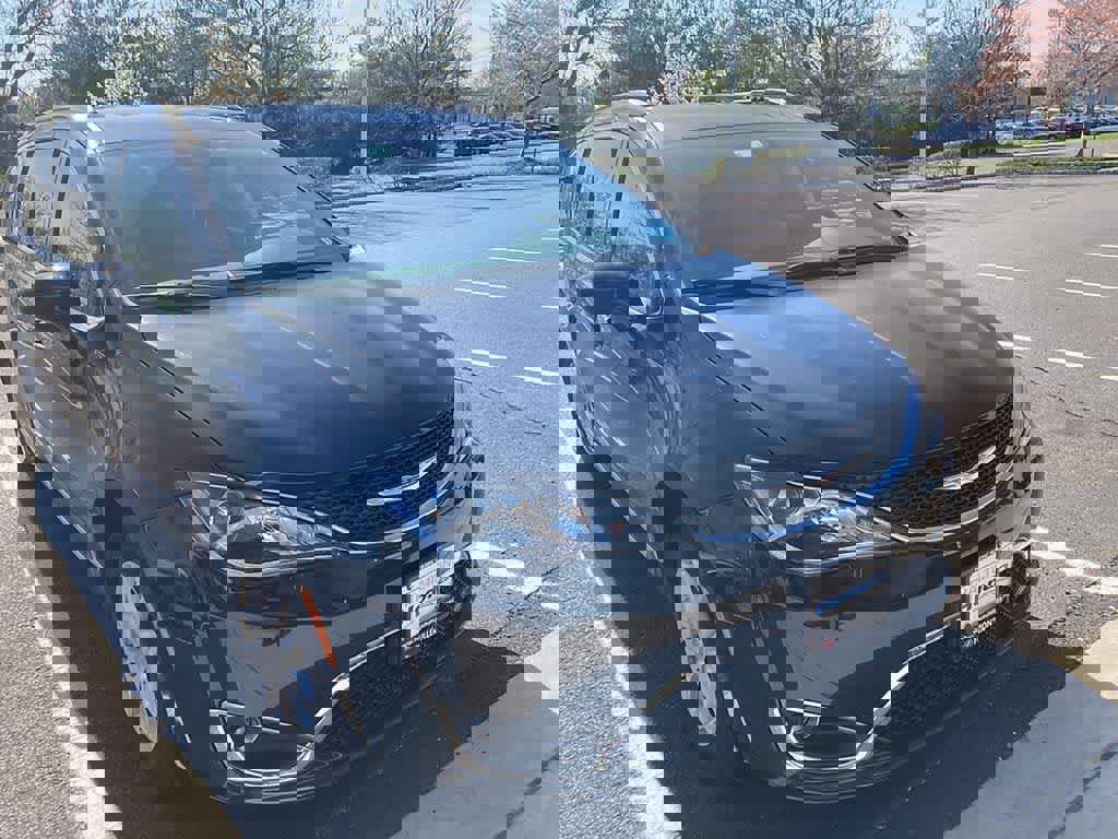 Used 2020 Chrysler Pacifica Touring-L FWD image 4