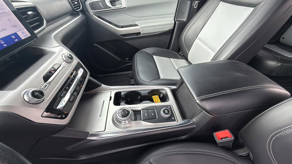 Used 2022 Ford Explorer XLT w/ Equipment Group 202A image 19
