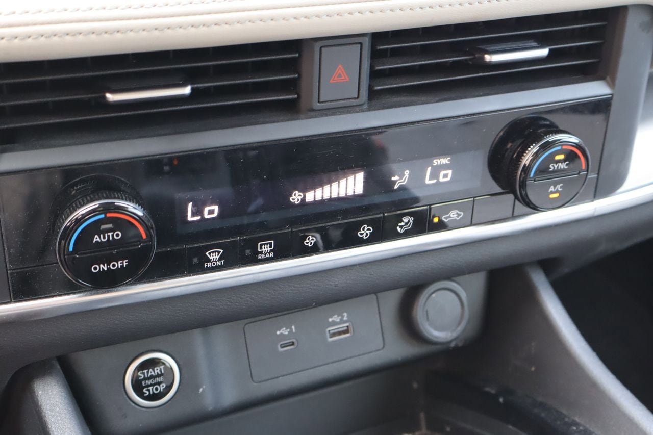 Used 2023 Nissan Rogue SV FWD image 23
