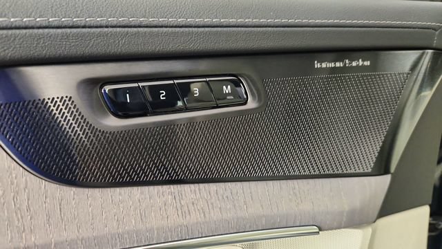 New 2026 Volvo XC90 T8 Ultra w/ Protection Package Premier AWD/4WD image 11