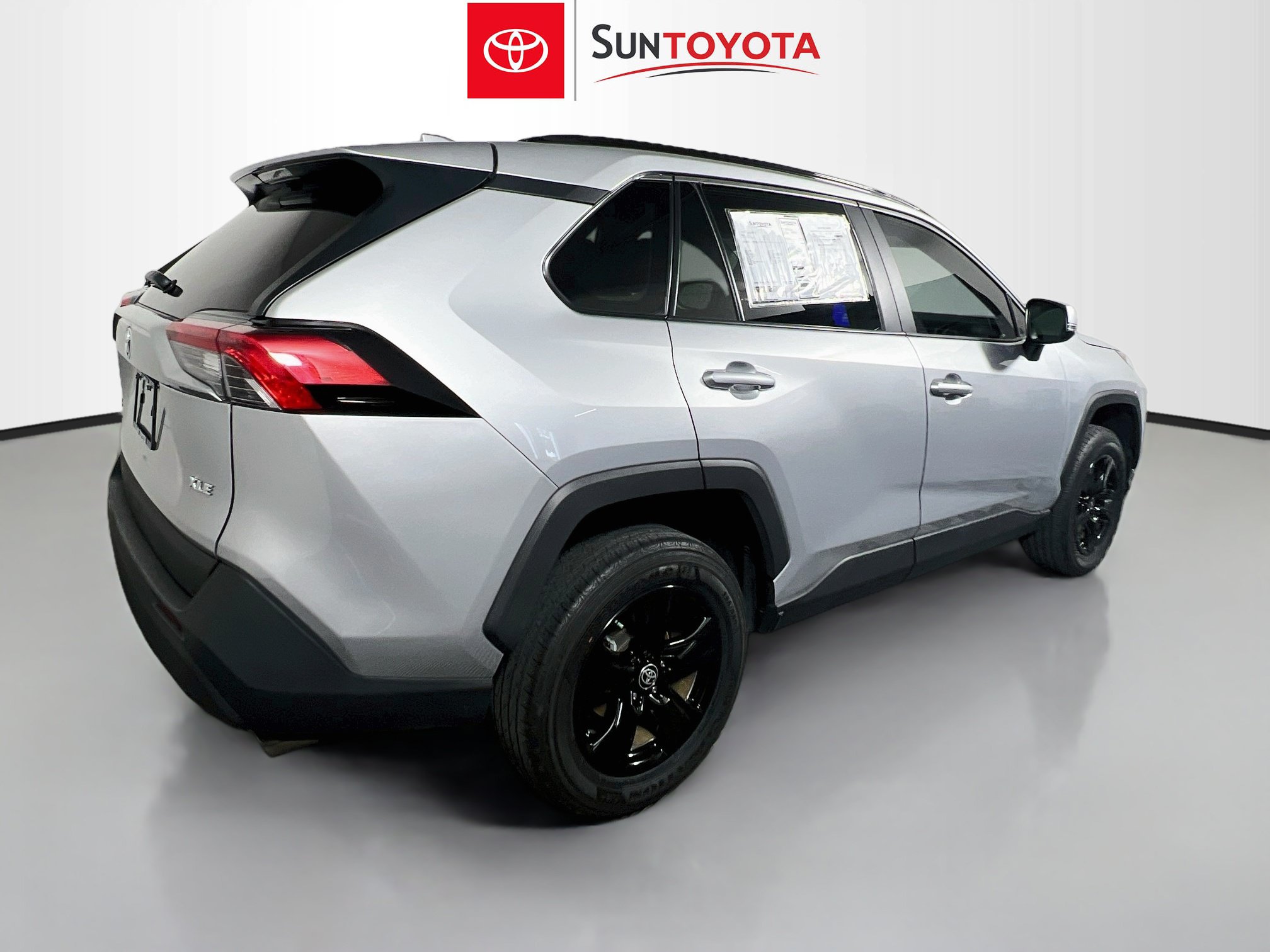 Used 2024 Toyota RAV4 XLE FWD image 4