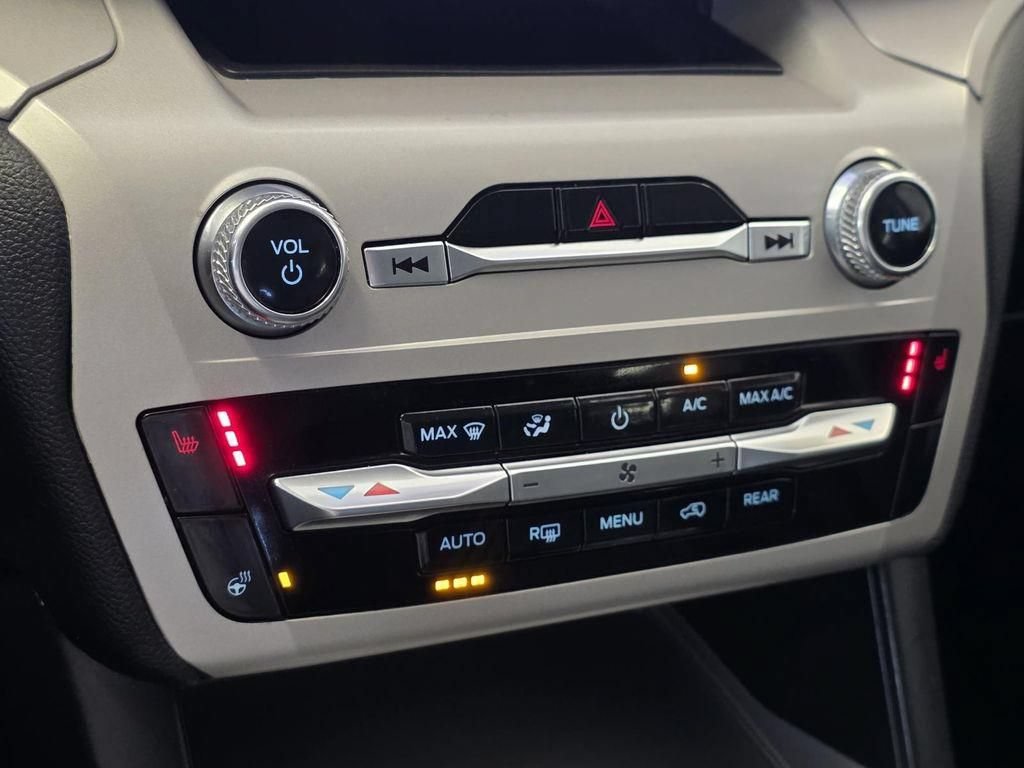 Used 2023 Ford Explorer XLT w/ Equipment Group 202A RWD image 24