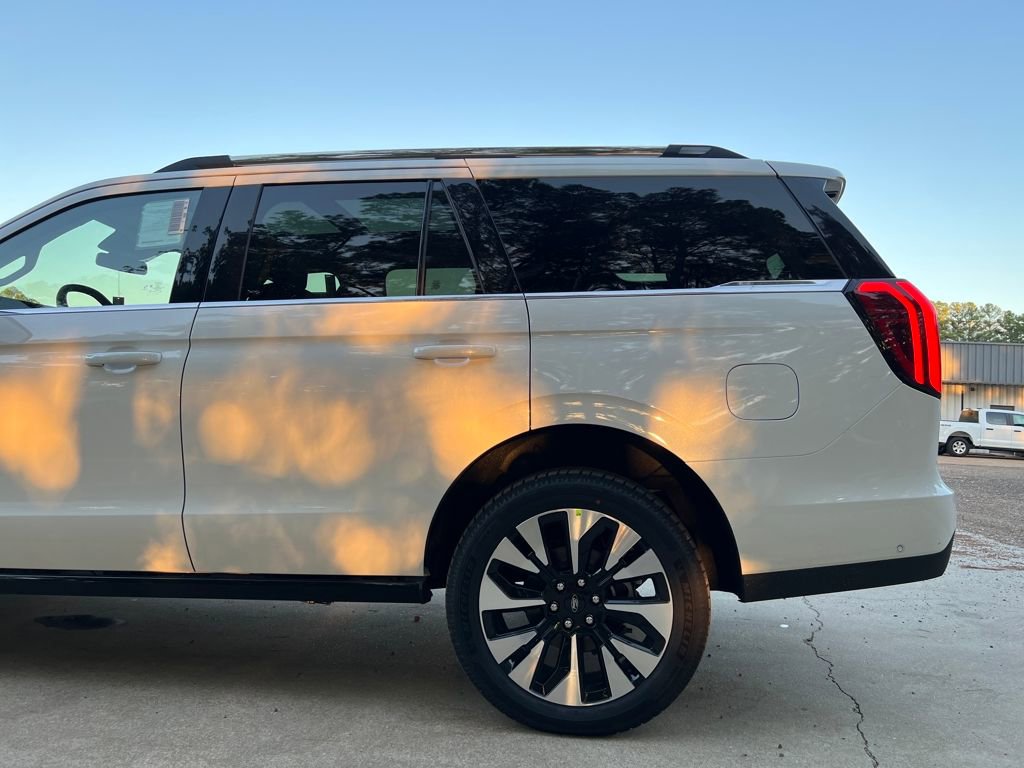 New 2025 Ford Expedition Platinum w/ Platinum Ultimate Package image 37