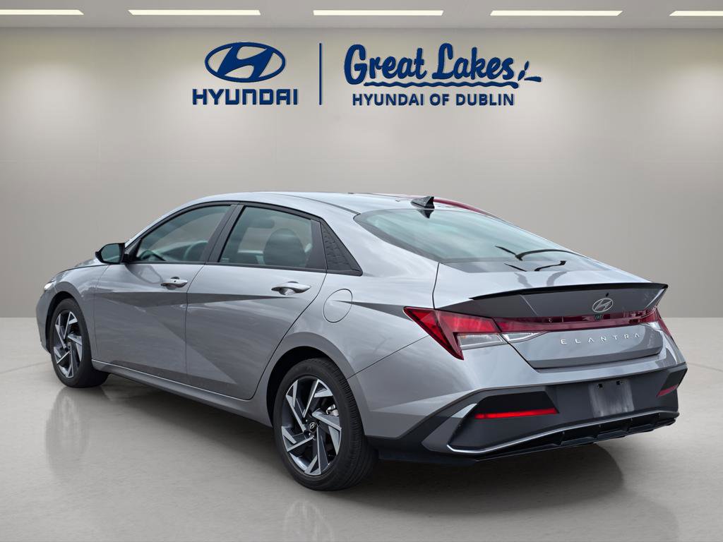 Certified 2025 Hyundai Elantra Sport FWD image 3