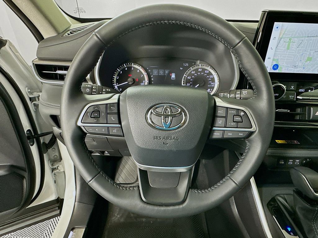 Certified 2026 Toyota Highlander XLE image 11