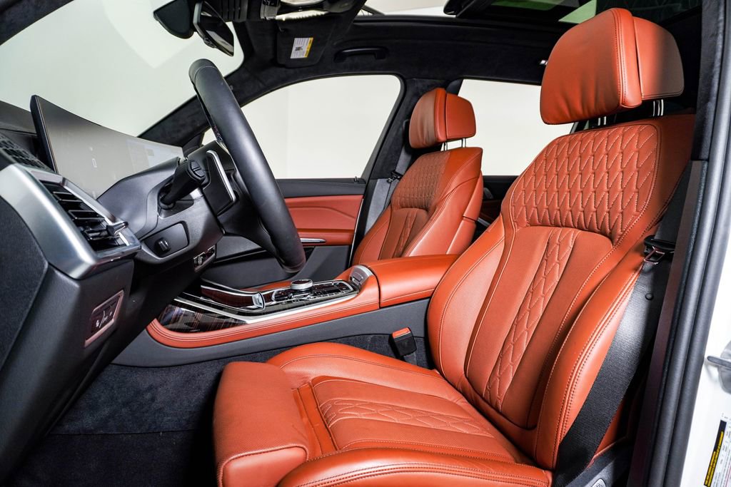 Used 2026 BMW X7 M60i w/ Executive Package image 19
