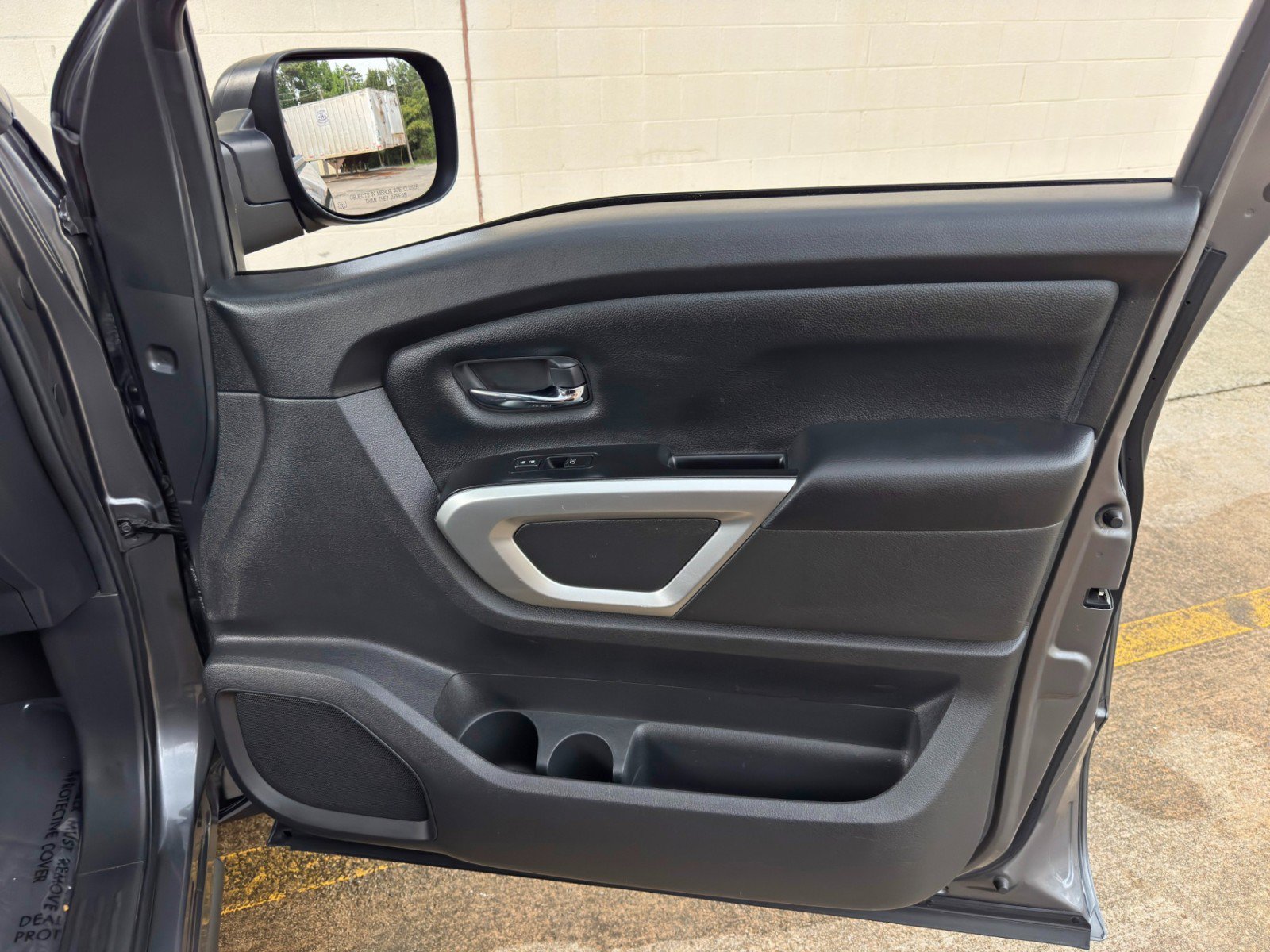 Used 2023 Nissan Titan SV w/ SV Convenience Package RWD image 37