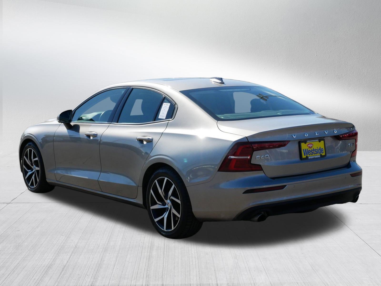 Used 2019 Volvo S60 T6 Momentum w/ Premium Package image 5