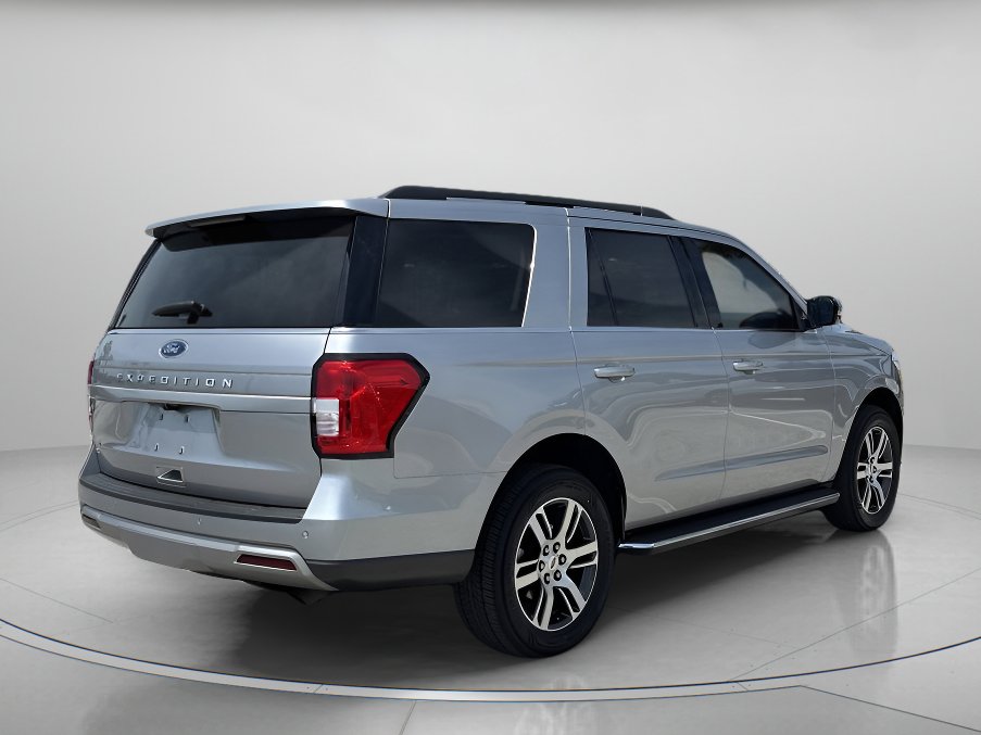 Certified 2022 Ford Expedition XLT RWD image 3