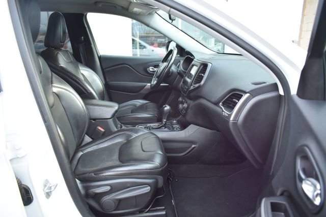 Used 2019 Jeep Cherokee Latitude Plus image 39