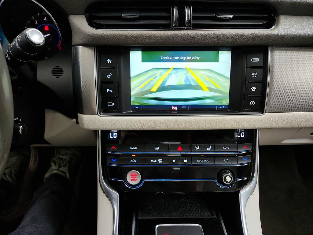 Used 2016 Jaguar XF Prestige RWD image 21