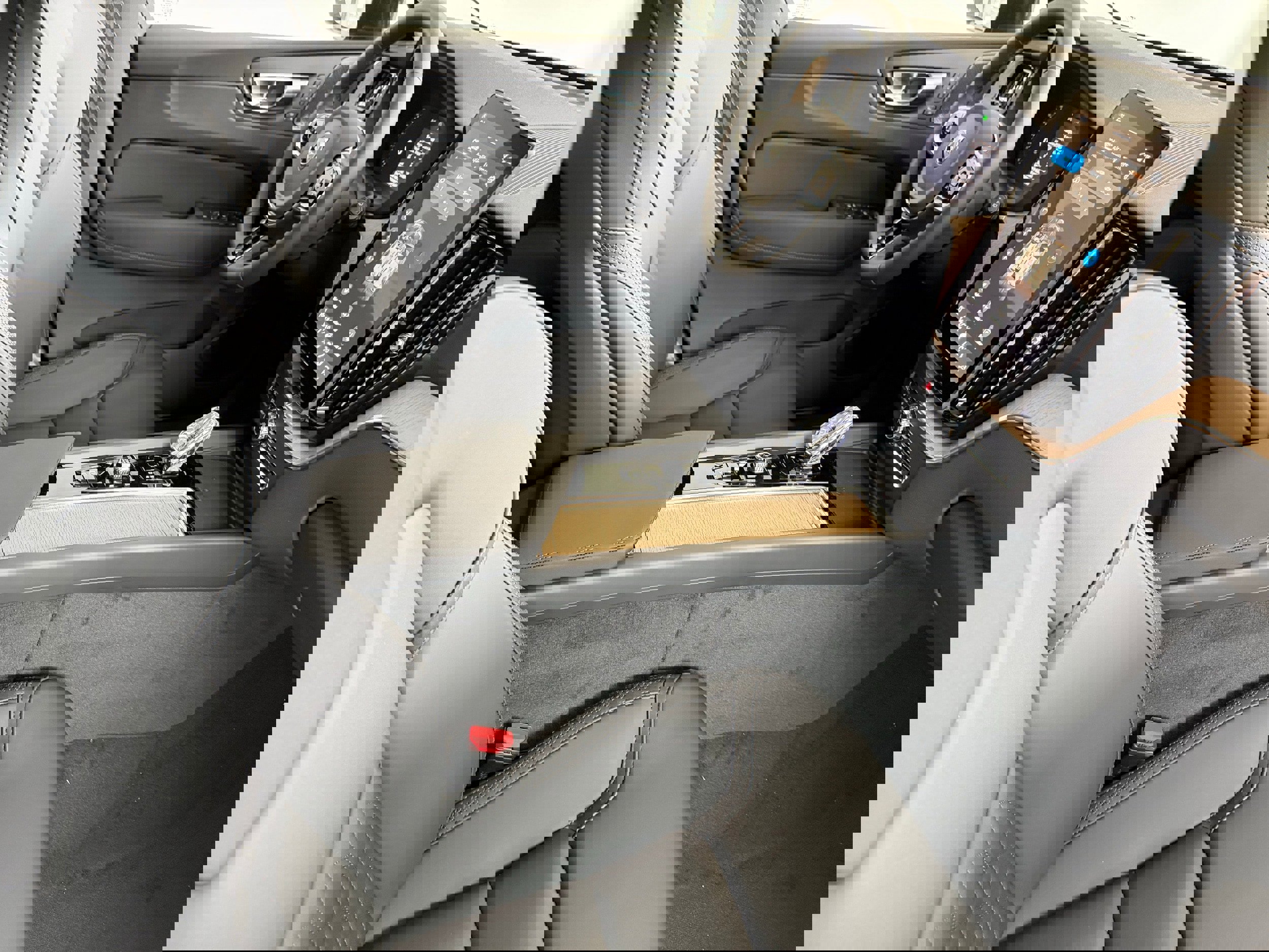 New 2026 Volvo XC60 B5 Plus w/ Protection Package Premier image 19