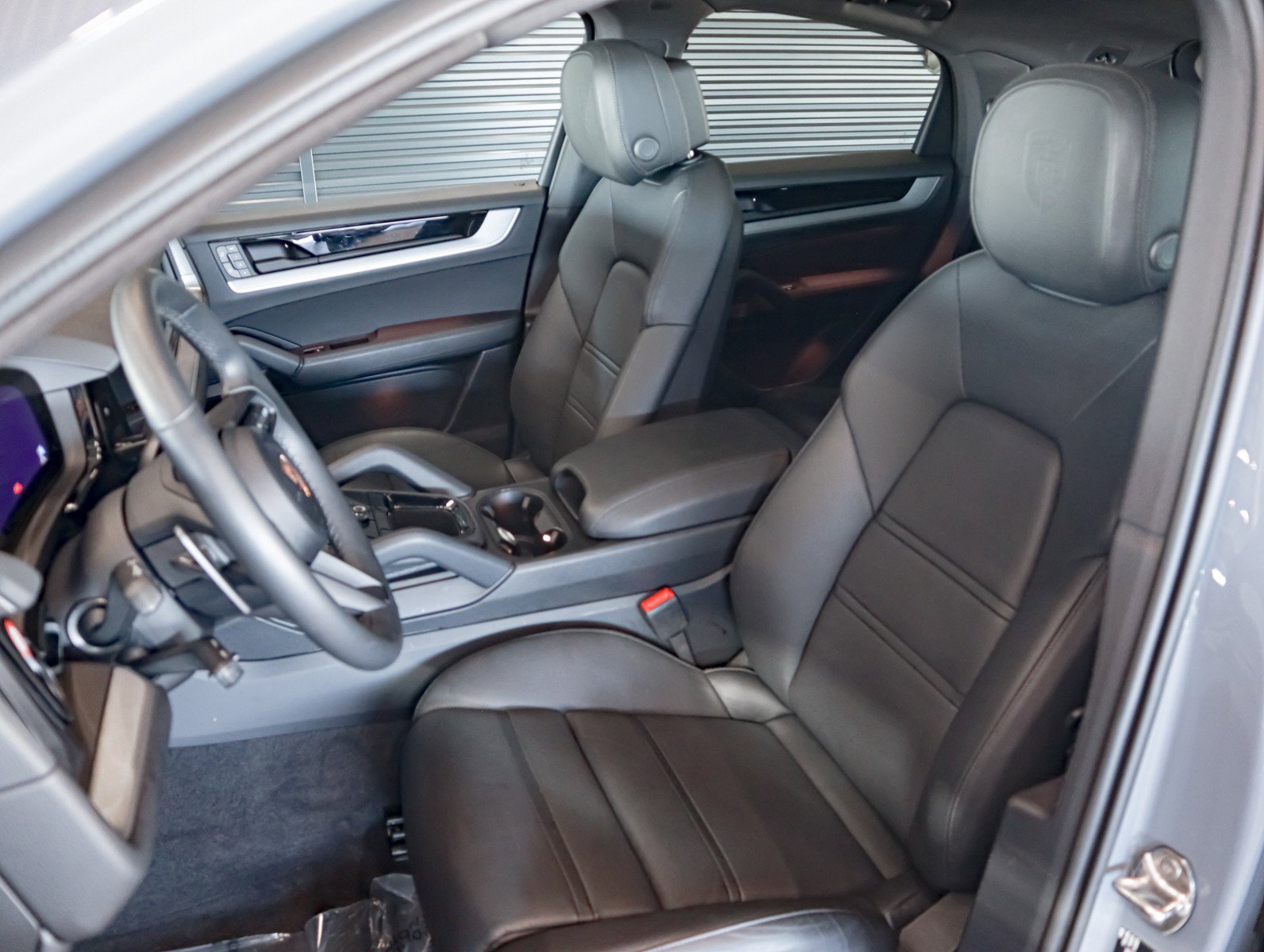 Certified 2025 Porsche Cayenne Coupe image 5