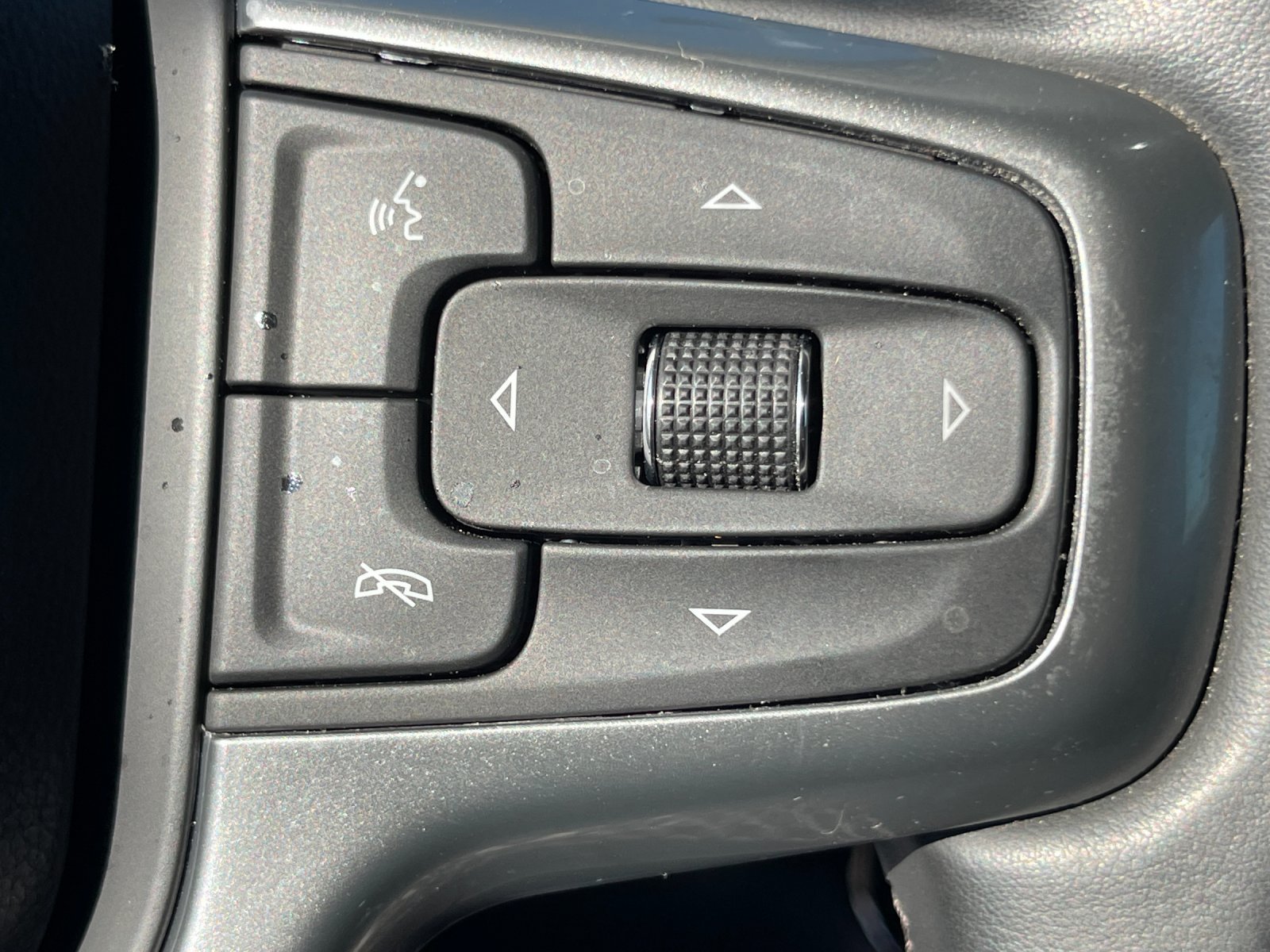 Used 2024 Chevrolet Silverado 1500 LTZ AWD/4WD image 28