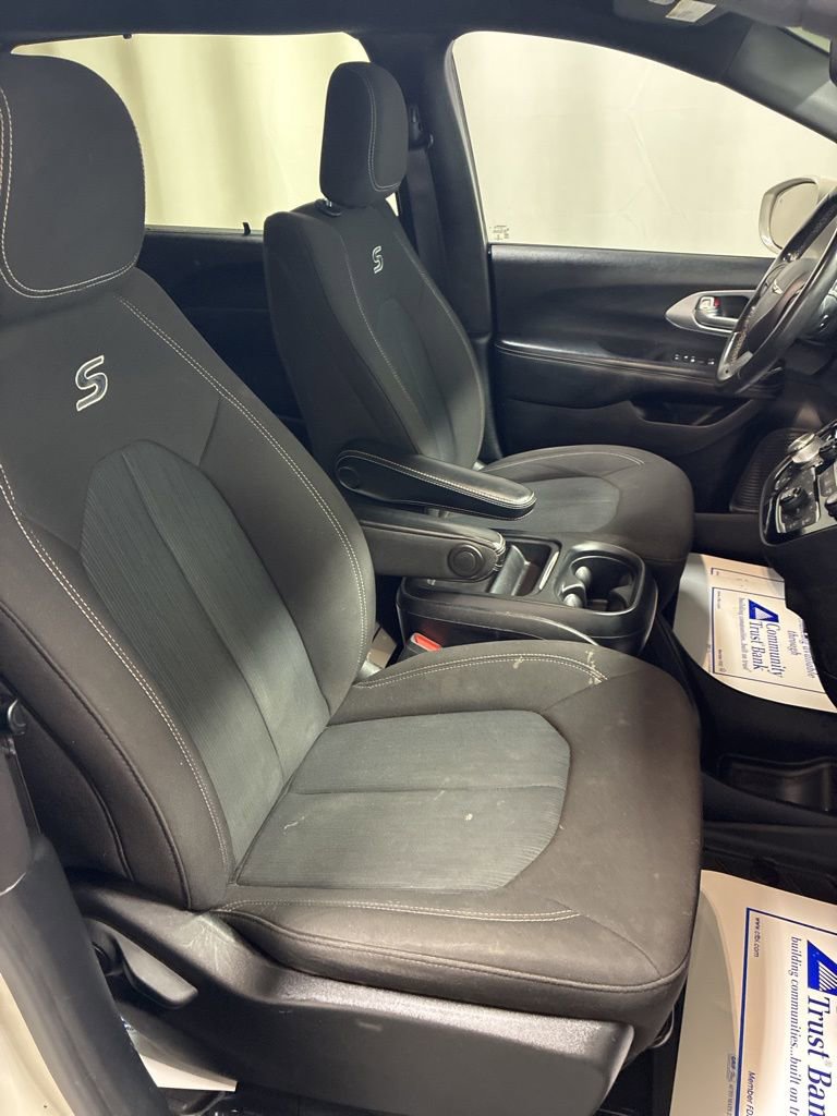 Used 2020 Chrysler Pacifica Touring w/ S Appearance Package image 32