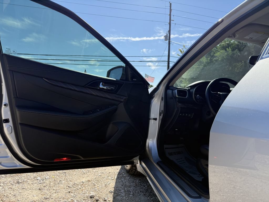 Used 2017 Nissan Maxima Platinum FWD image 15