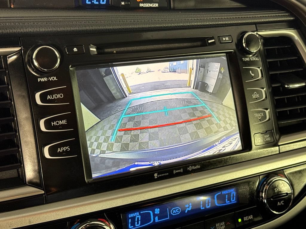 Used 2019 Toyota Highlander XLE AWD/4WD image 24
